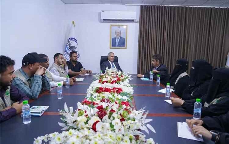 وزير الشؤون الاجتماعية والعمل يناقش سبل تطوير تدخلات مؤسسة شباب أبين