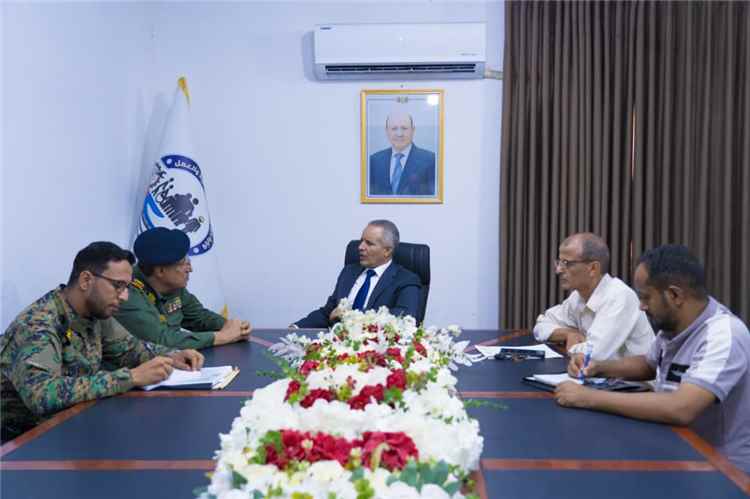 وزير الشؤون الاجتماعية والعمل يناقش مع رئيس مصلحة التأهيل والإصلاح تطوير برامج تأهيل نزلاء الإصلاحيات