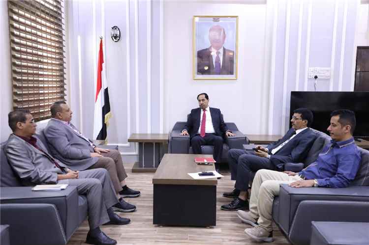 وزير الشباب والرياضة يناقش مع مؤسسة الناصر للتنمية سبل تعزيز الشراكة