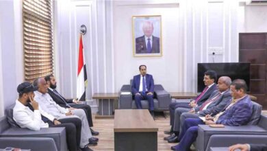 وزير الشباب والرياضة يناقش مع محافظ أبين القضايا المتعلقة بالشباب والرياضيين
