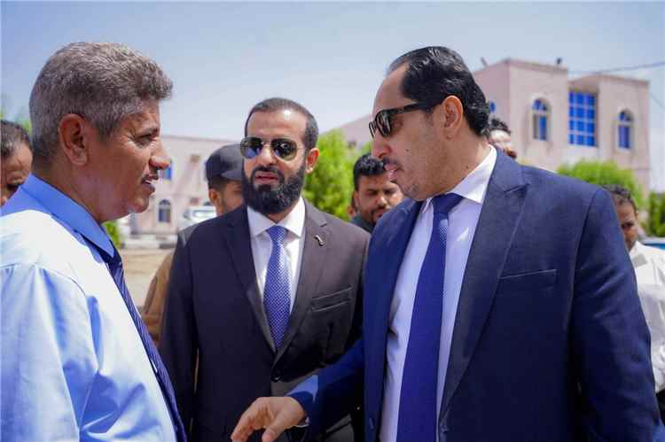 وزير الشباب يؤكد من أبين استمرار دعم المشاريع الرياضية وتأهيل الشباب