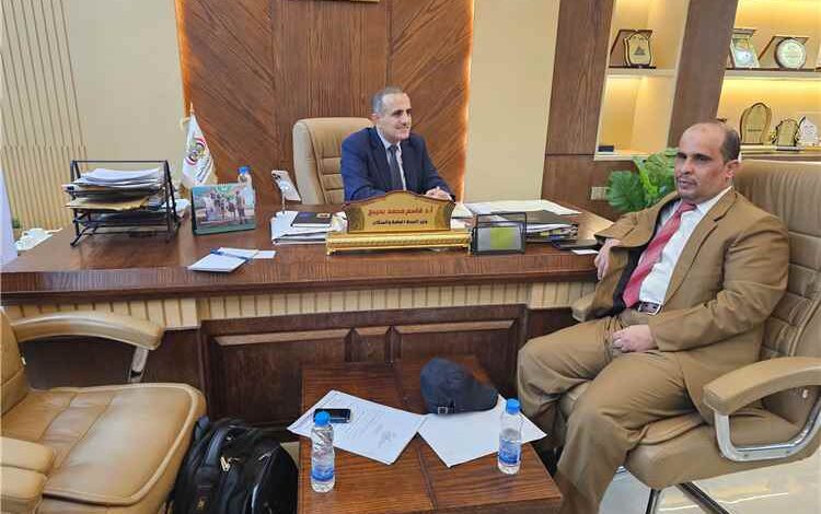 وزير الصحة العامة والسكان يلتقي بمدير مكتب الصحة بمحافظة الجوف
