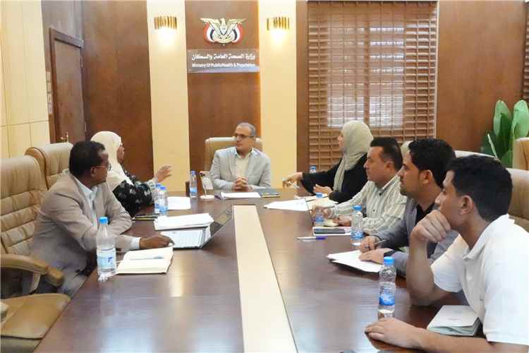 وزير الصحة يبحث مع نائب ممثل منظمة الصحة العالمية تعزيز تنفيذ مشاريع صندوق الجوائح ومواجهة تحديات القطاع الصحي