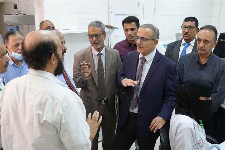 وزير الصحة يدشن المستشفى المركزي لعلاج الأورام في عدن بسعة 170 سريرا