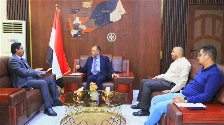 وزير الصناعة والتجارة يبحث مع الأمين العام لمجلس الوزراء تعزيز البيئة الاستثمارية ودعم النمو الاقتصادي