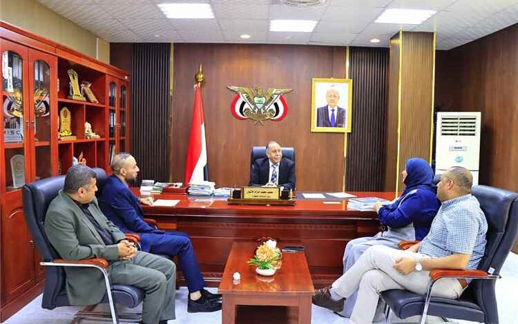 وزير الصناعة والتجارة يناقش أهمية إنفاذ القوانين وتطوير الخدمات الرقمية لمعالجة القضايا التجارية