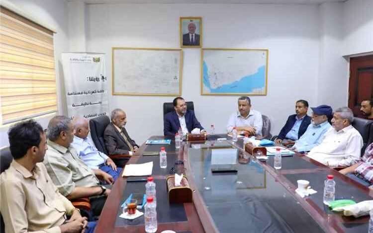 وزير الكهرباء يترأس اجتماعاً موسعاً لإقرار خطة تنفيذية لتطوير الأداء وتحسين خدمات الكهرباء