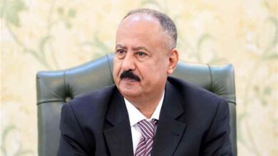 وزير النقل يشيد بدور مؤسسة موانئ خليج عدن في إخماد حريق السفينة الشراعية بميناء المعلا ويؤكد أن الميناء آمن بالكامل