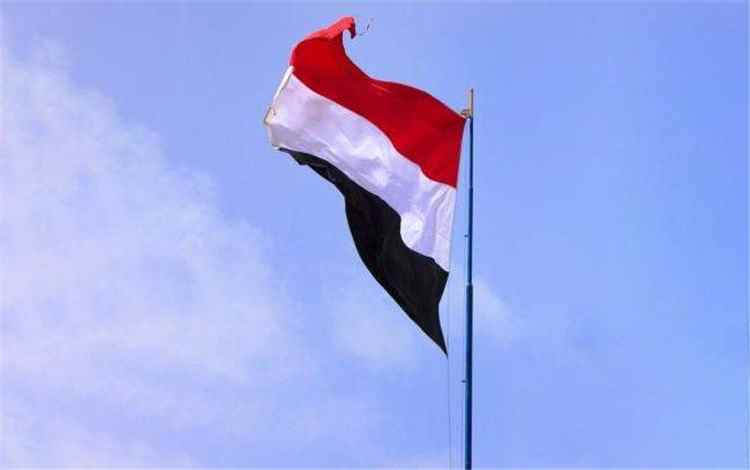 وزيران يؤكدان تمسك الحكومة بسيادة اليمن ودعمها للمبادرات الإنسانية