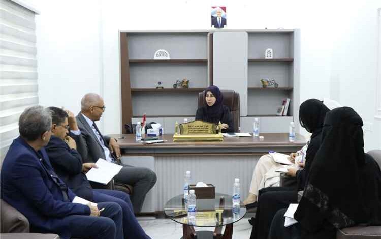وزيرة التخطيط تبحث مع المنسق المقيم للشؤون الانسانية في اليمن تعزيز التنسيق ودعم أولويات التنمية