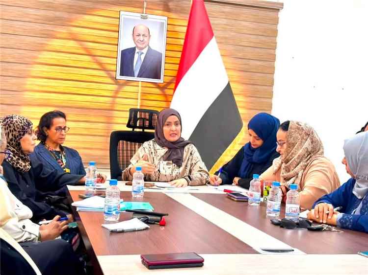 وزيرة الشؤون القانونية تبحث مع لجنة تنسيق القمة النسوية أولويات الإصلاح التشريعي وتعزيز مشاركة المرأة