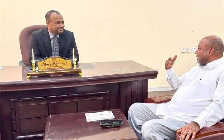 وكيل المحافظة باعلوي يبحث مع المدير العام للشباب والرياضة بساحل حضرموت تعزيز العمل الشبابي وتطوير القطاع الرياضي