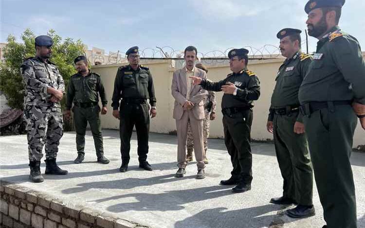 وكيل حضرموت الجيلاني يدشن امتحانات الفصل الدراسي الثاني بكلية الشرطة حضرموت للعام الأكاديمي 2025–2026م