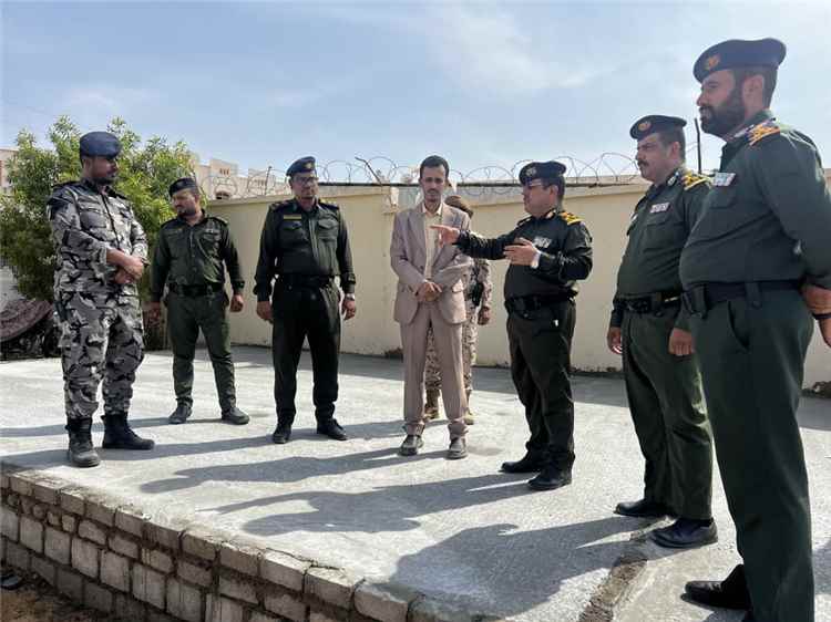 وكيل حضرموت الجيلاني يدشن امتحانات الفصل الدراسي الثاني بكلية الشرطة حضرموت للعام الأكاديمي 2025–2026م