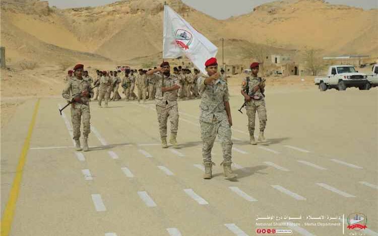 وكيل حضرموت لشؤون الوادي والصحراء يتفقد اللواء الرابع بالفرقة الثانية درع الوطن في رماه