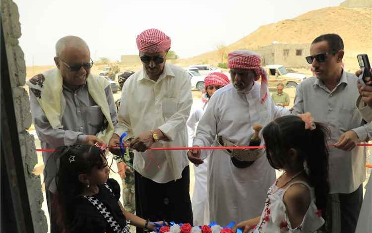 وكيل حضرموت لشؤون مديريات الوادي والصحراء يفتتح مشروع مياه في رماه ويبحث احتياجات المديرية من المشاريع والخدمات الأساسية