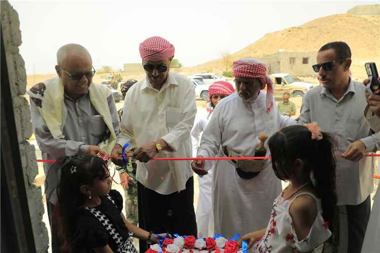 وكيل حضرموت لشؤون مديريات الوادي والصحراء يفتتح مشروع مياه في رماه ويبحث احتياجات المديرية من المشاريع والخدمات الأساسية