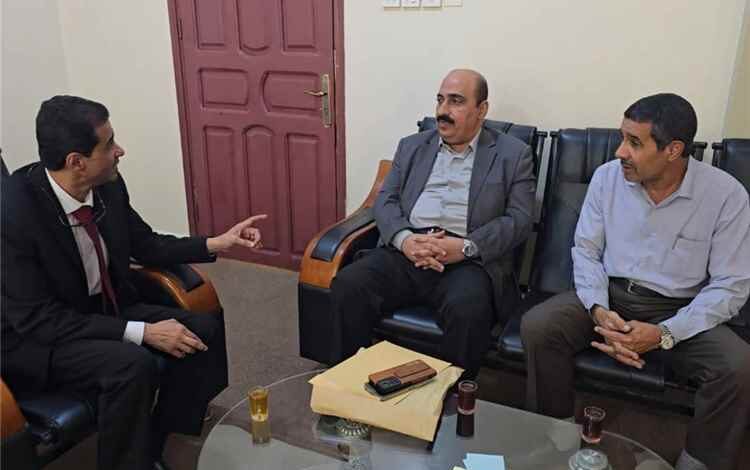 وكيل حضرموت للشؤون المالية والإدارية يطلع على سير العمل بمكتب وزارة التربية والتعليم بساحل حضرموت