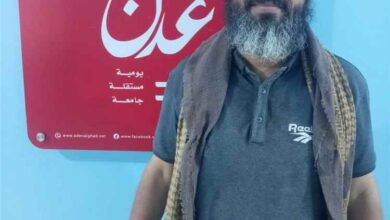 وكيل عقيد طيار يتقدم بشكوى بشأن احتجاز موكله وتعذيبه ومصادرة سيارته في تعز