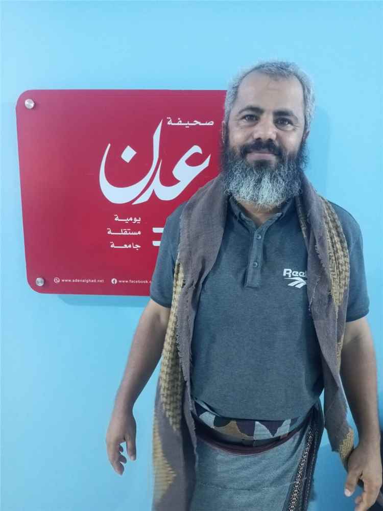 وكيل عقيد طيار يتقدم بشكوى بشأن احتجاز موكله وتعذيبه ومصادرة سيارته في تعز