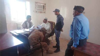 وكيل نيابة صيف الابتدائية يتفقد أوضاع الموقوفين بحجز الأمن في دوعن ويؤكد الالتزام بالإجراءات القانونية