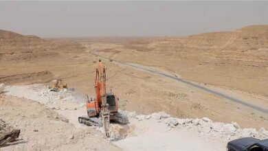 وكيل وادي حضرموت يطلع على سير العمل في مشروع عقبة عشعش ويتفقد أعمال صيانة الطريق الدولي