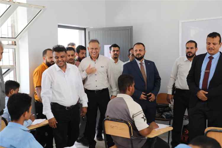 وكيل وزارة التعليم الفني يدشن الاختبارات النهائية لطلاب المعاهد المهنية بعدن