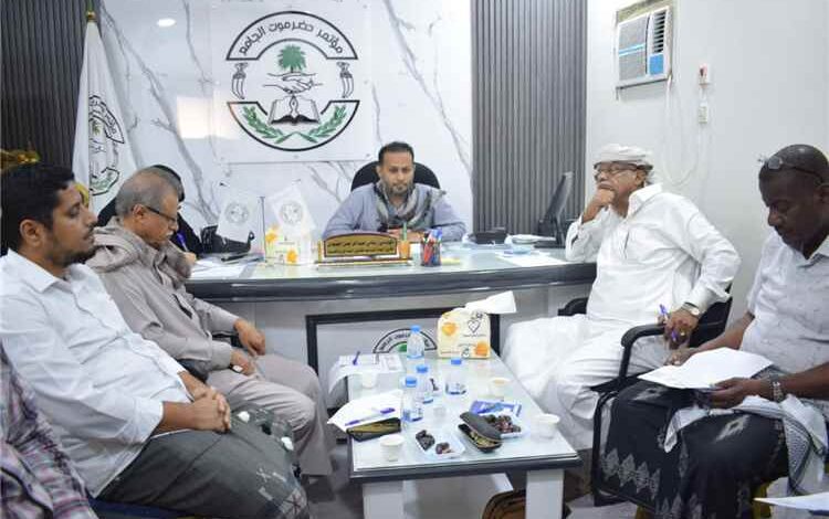 ​الأمانة العامة لمؤتمر حضرموت الجامع تعقد اجتماعها الدوري بالمكلا وتقر آليات تشاور وتواصل مع القوى السياسية والمكونات المجتمعية