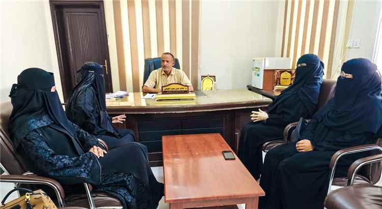 مدير عام بروم ميفع يناقش مع مدير عام إدارة تنمية المراة بساحل حضرموت العديد من القضايا