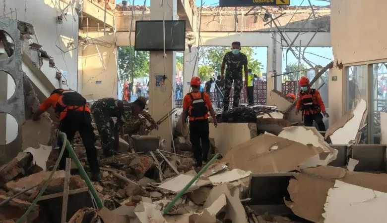 20 قتيلا إثر زلزال إندونيسيا .. والجيش ينتشر فى عدة مناطق