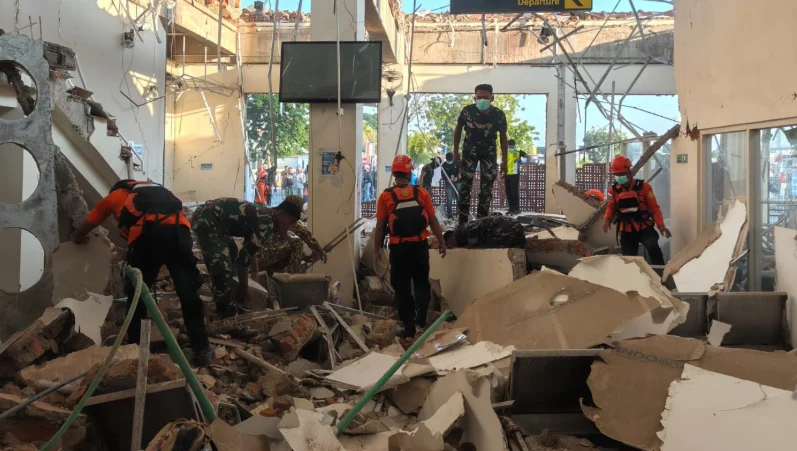 20 قتيلا إثر زلزال إندونيسيا .. والجيش ينتشر فى عدة مناطق