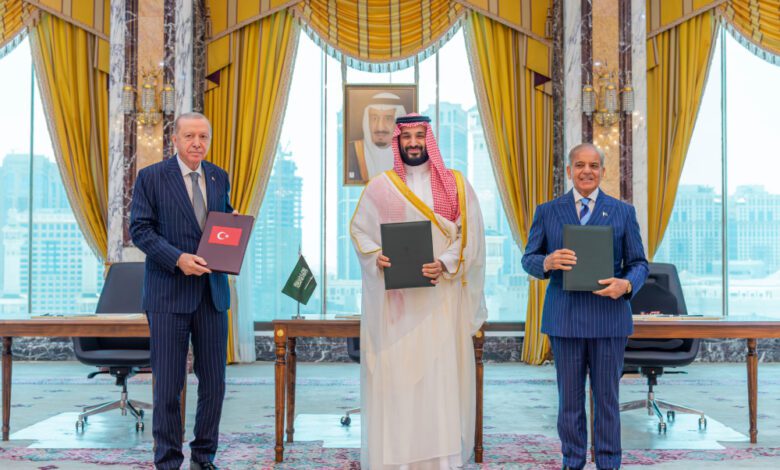 3 دول ومظلة واحدة.. ماذا تعني اتفاقية مكة لكل من الرياض وأنقرة وإسلام آباد؟