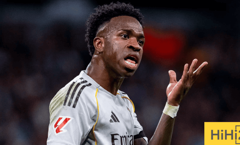 فينيسيوس يُبلغ مورينيو بموقفه بشأن مغادرة ريال مدريد