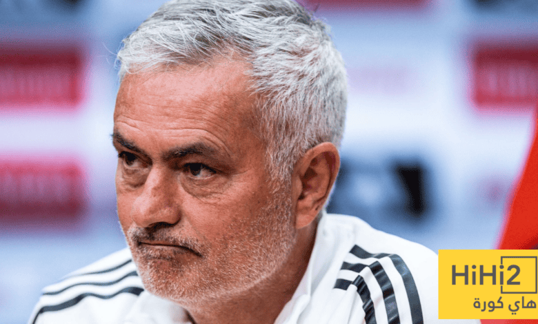 أسطورة ريال مدريد يستنكر عودة مورينيو