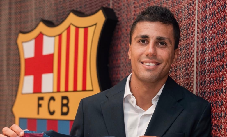 لقاء سري وحفل زفاف.. كيف تفوق برشلونة على ريال مدريد في صفقة رودري؟