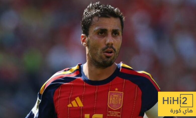 لاعب ريال مدريد السابق يتعجب من سماح بيريز لضياع صفقة رودري
