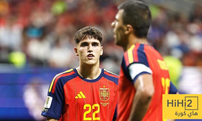 كوبارسي مدافع برشلونة يتفوق على دياموندي جناح ريال مدريد في سباق الفتى الذهبي