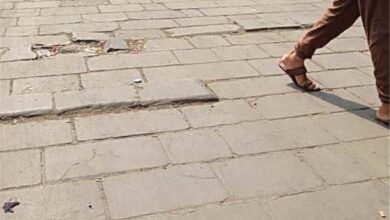"بتوجيهات مدير عام التواهي.. استمرار أعمال تنظيف مناهل وخطوط الصرف الصحي بالشوارع الداخلية للمديرية"