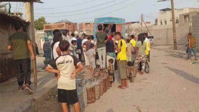 "صناعة خورمكسر" يشرف على توزيع 200 أسطوانة غاز يداً بيد في حيي السعادة والحمدي ويستعد لضخ دفعة قادمة