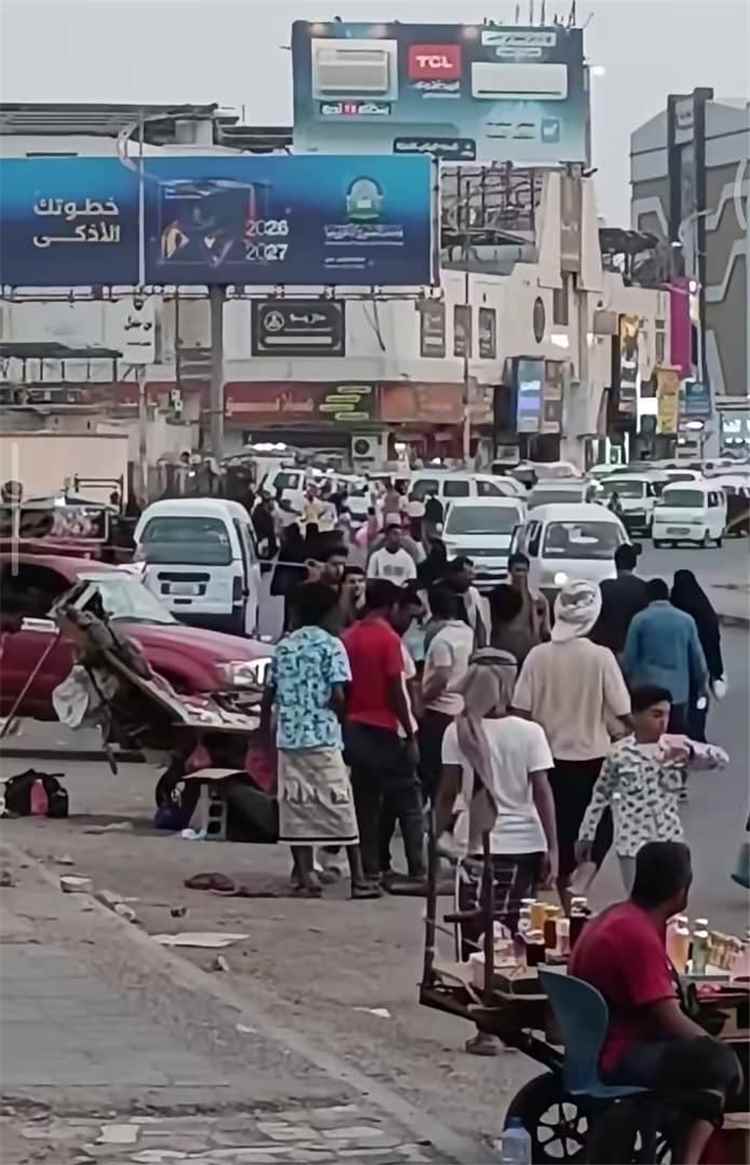أزمة الغاز تربك المواصلات في عدن وترفع أجور التنقل بين المديريات