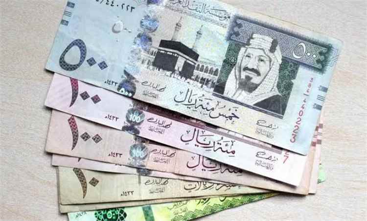 أسر شهداء تفاجأت بإسقاط أسمائها من كشوفات المرتبات السعودية.. وتوجه نداء عاجلاً