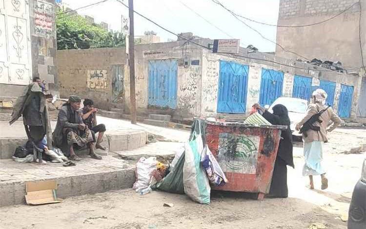أعباء معيشية متفاقمة تلاحق اليمنيين مع استمرار التصعيد الحوثي