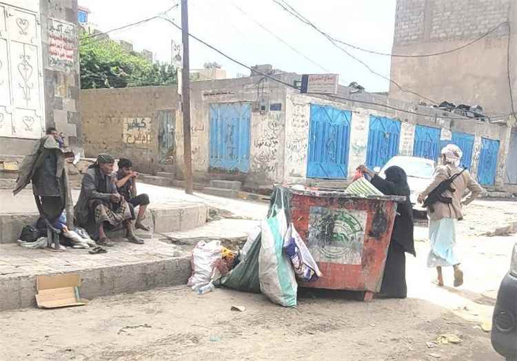 أعباء معيشية متفاقمة تلاحق اليمنيين مع استمرار التصعيد الحوثي
