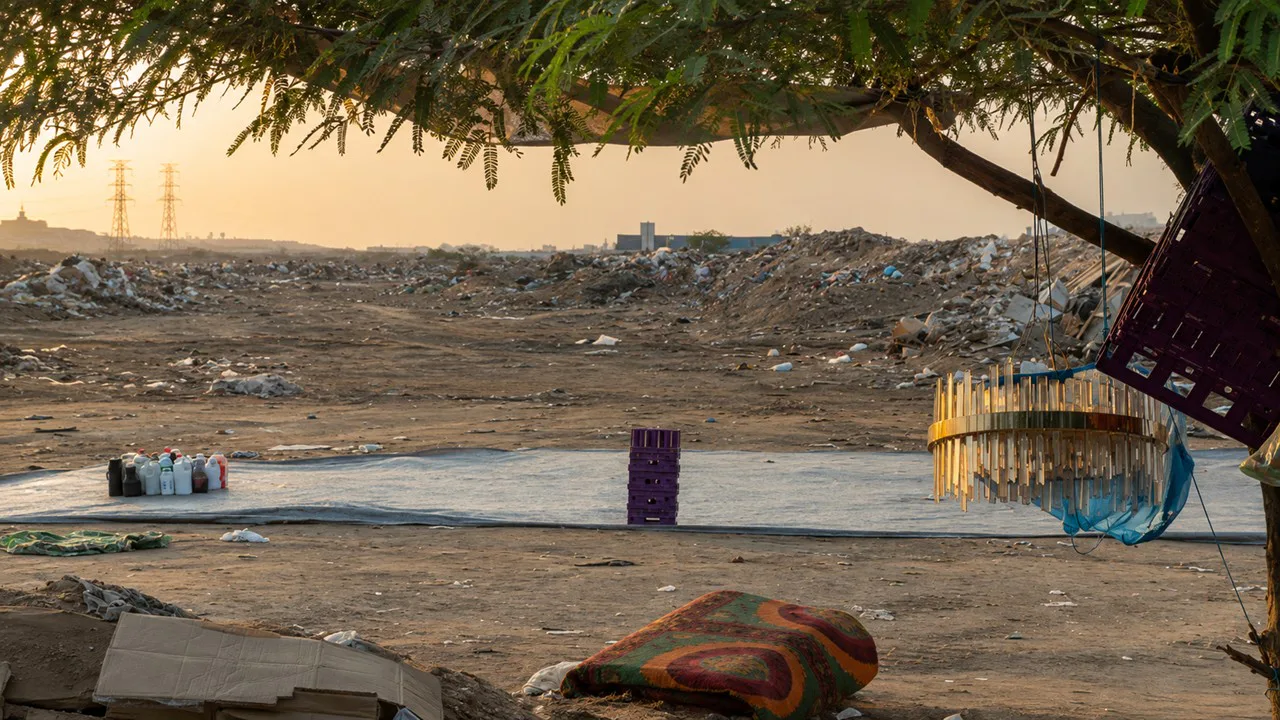 أمانة جدة تُتلف 1.3 طن من الملابس المستعملة وتُزيل 270 بسطة عشوائية بالخمرة