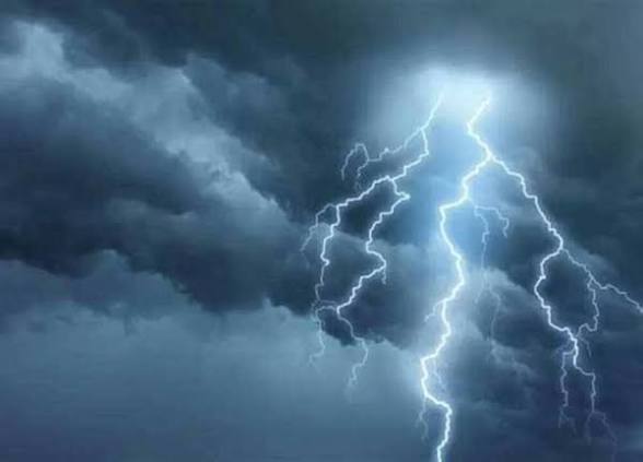 أمطار رعدية وحرارة خانقة.. الأرصاد تحذر من أجواء متقلبة وبحر شديد الاضطراب