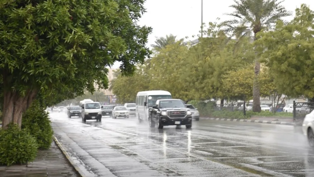 أمطار وبرد وسيول تضرب رهاط ومدركة حتى التاسعة مساءً