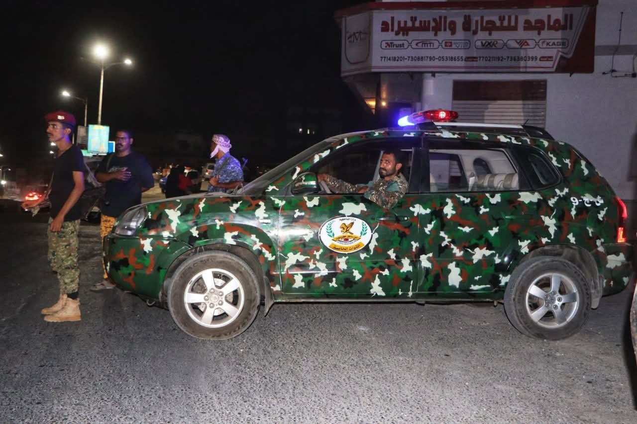 أمن ساحل حضرموت يكثّف الحملات الميدانية لضبط المطلوبين ومنع حمل السلاح