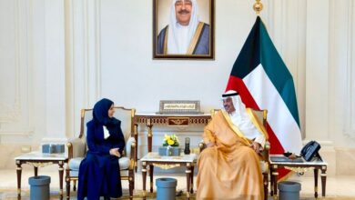 أمير الكويت يتسلم رسالة خطية من رئيس مجلس القيادة الرئاسي