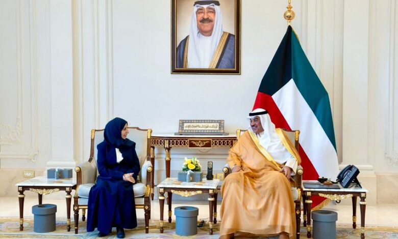 أمير الكويت يتسلم رسالة خطية من رئيس مجلس القيادة الرئاسي