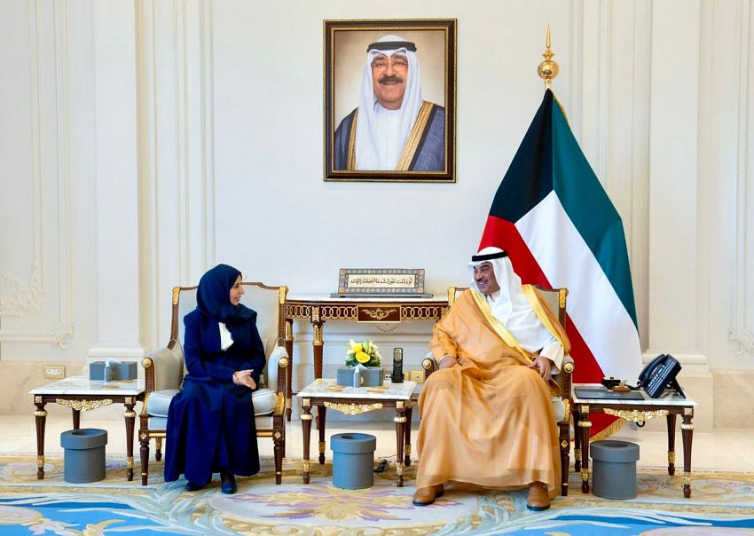 أمير الكويت يتسلم رسالة خطية من رئيس مجلس القيادة الرئاسي